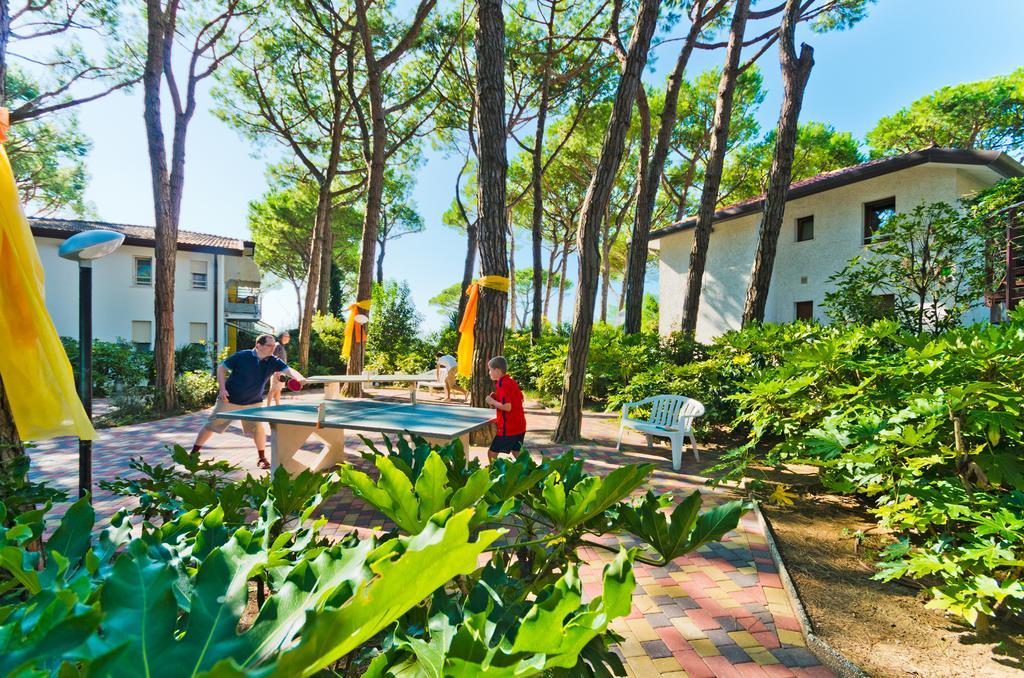 Park Hotel Pineta & Dependance Suite Eraclea Mare Exterior foto